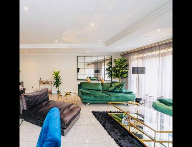 3 BEDROOM APARTMENT FOR SALE IN BEDFORD GARDENS